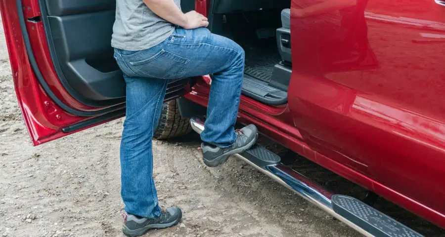 ARIES side bars and nerf bars add bold, sporty style to your truck or SUV.